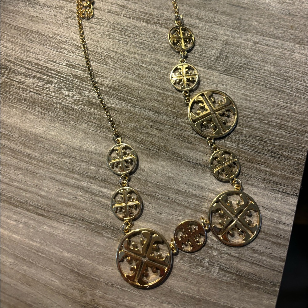 Prewinkle by barlow necklace and earrings